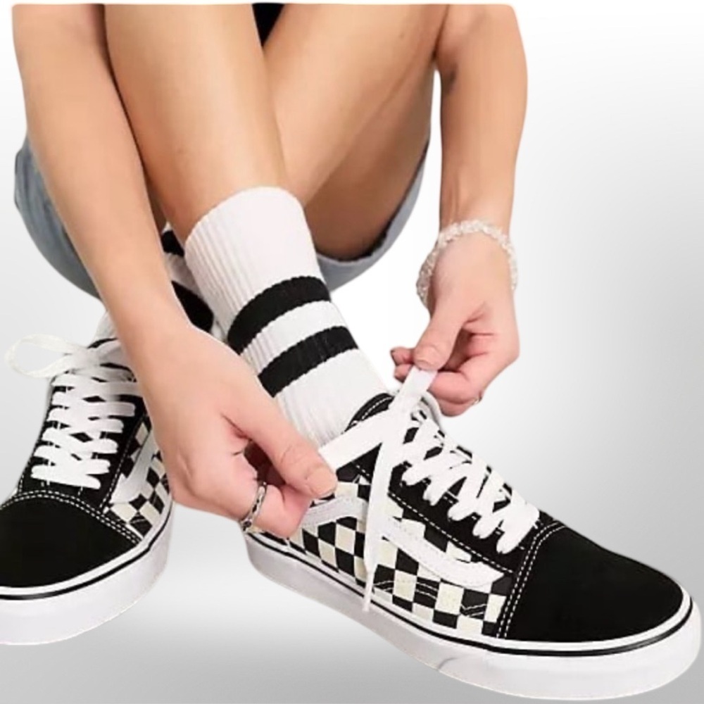 Unisex- Vans Black & White Checkered Lace-Up Sneakers – Youth Size 6